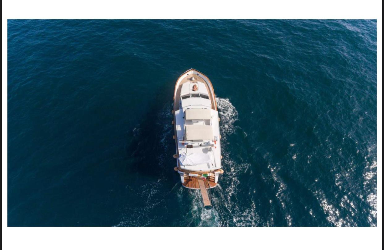 Yacht Fire Stare Castellammare di Stabia Buitenkant foto